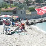 Yona Cesme
